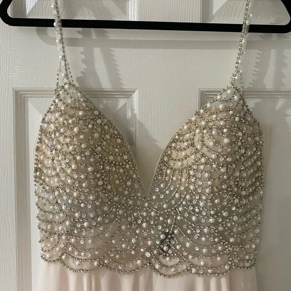 Windsor Formal Pearl Chiffon Dress - Picture 4 of 10